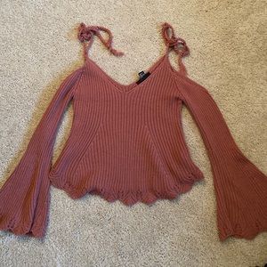 Shoulderless sweater